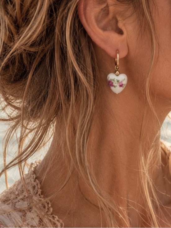 Jewelry - 🌹🆕Chinese porcelain heart rose Gold Heart Drop Earrings